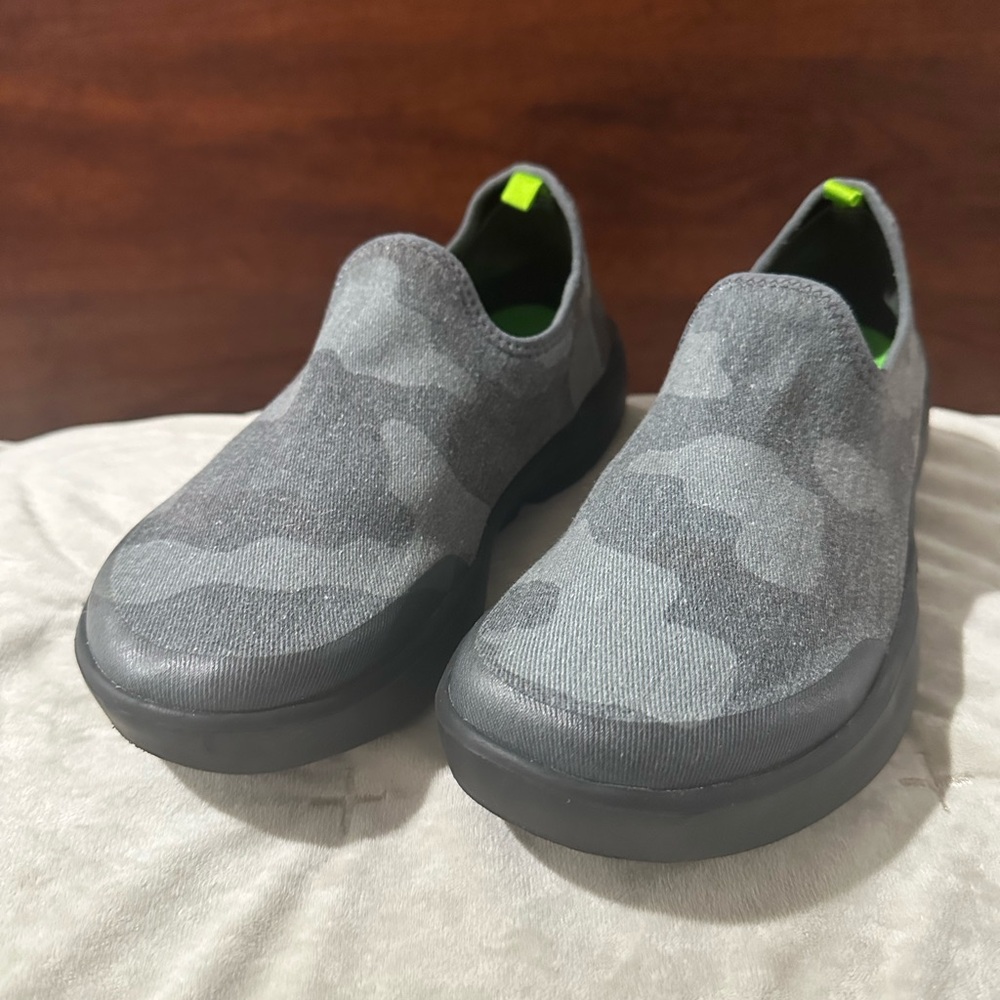OOFOS Gray Camouflage Women's Slip-On Sneakers
